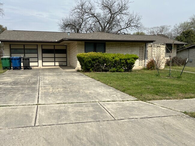 Building Photo - 327 Tango Dr.
