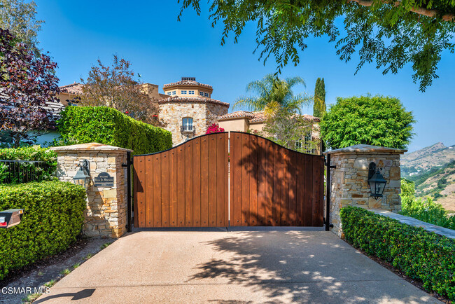 Building Photo - 32461 Saddle Mountain Dr