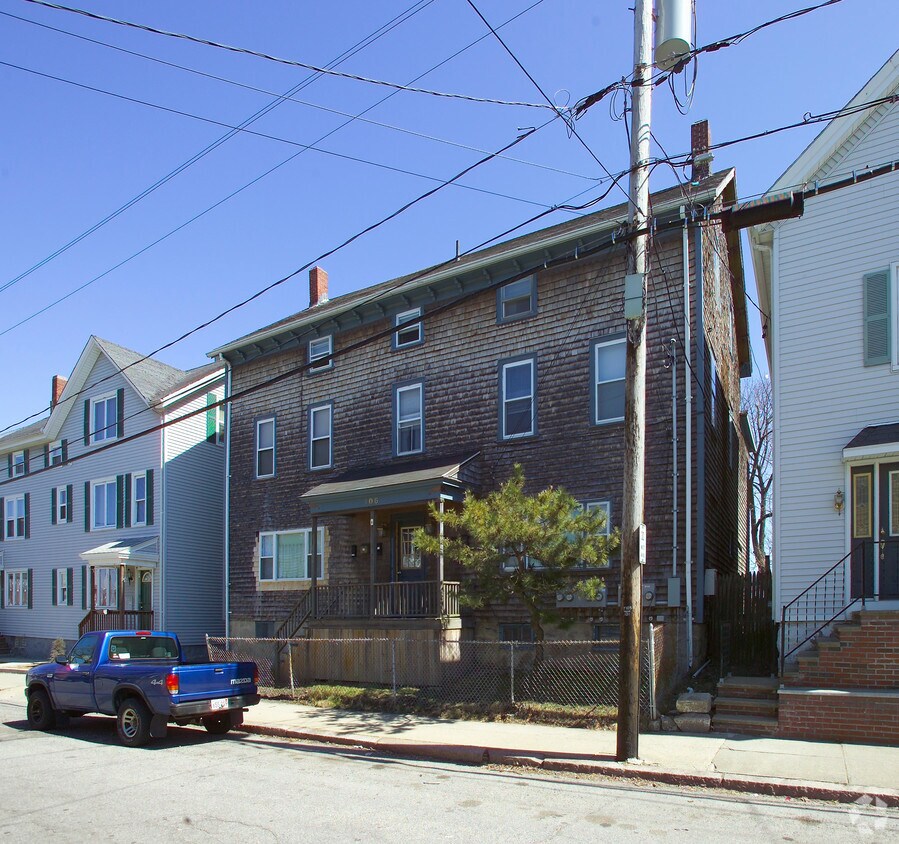 Building Photo - 106 Kilburn St