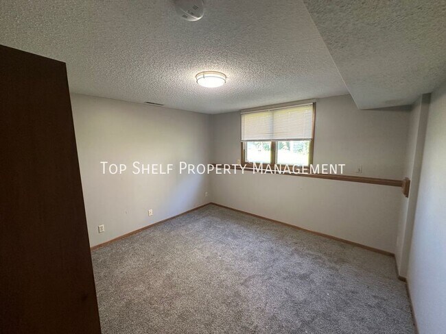 Building Photo - 9031 Carpenter Cir Dr