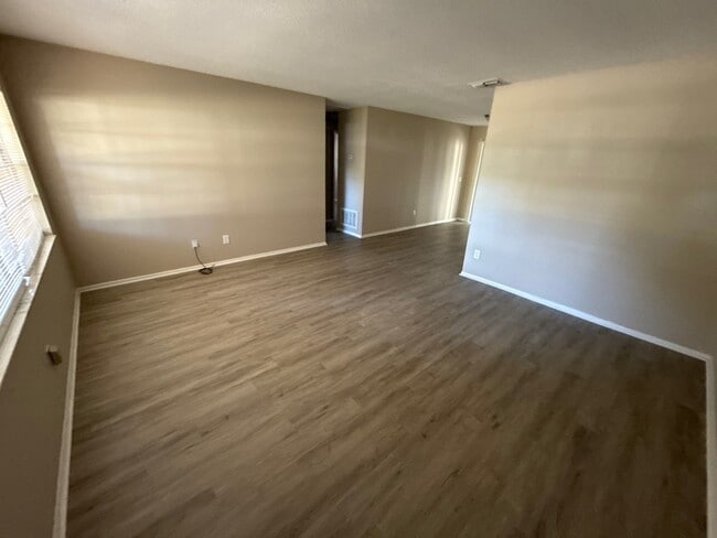 Building Photo - 2374 S Sandburg Pt