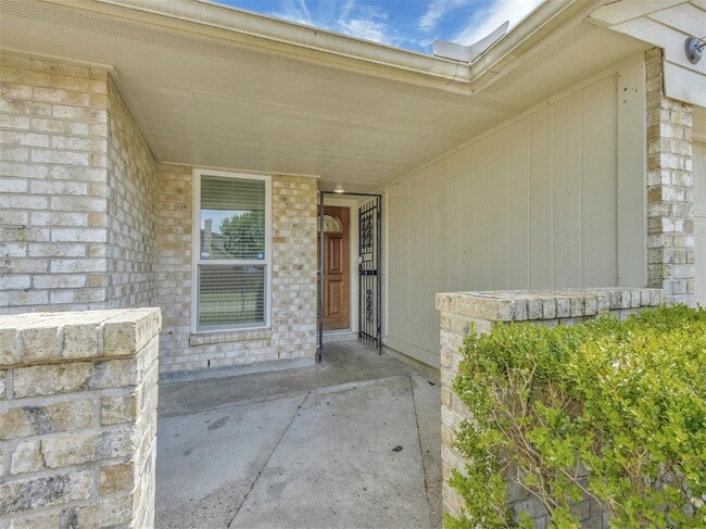 Foto del edificio - 2311 Lemonwood Ln