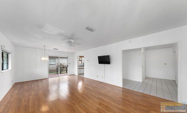 Foto del edificio - 313 McFadden Dr