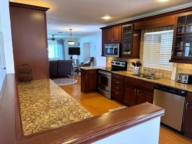 Foto del edificio - 925 Cypress Dr