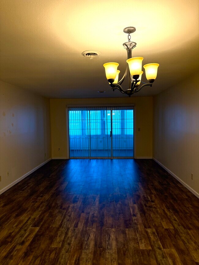 Sala de estar - 104 Meadow Park Ln