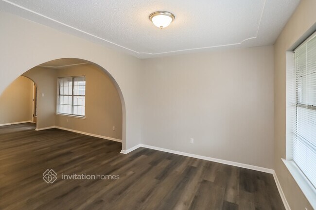 Building Photo - 436 Circleview Dr S
