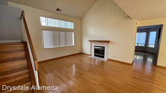 Building Photo - 3 br, 2.5 bath House - 18 Sath Court