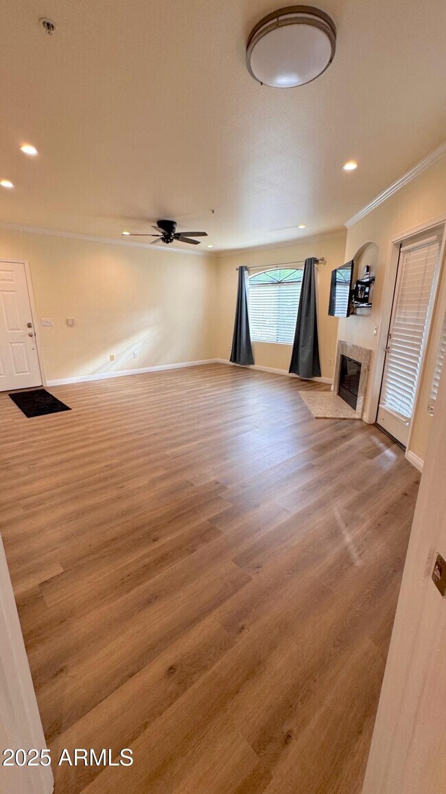 Foto del edificio - 15095 N Thompson Peak Pkwy