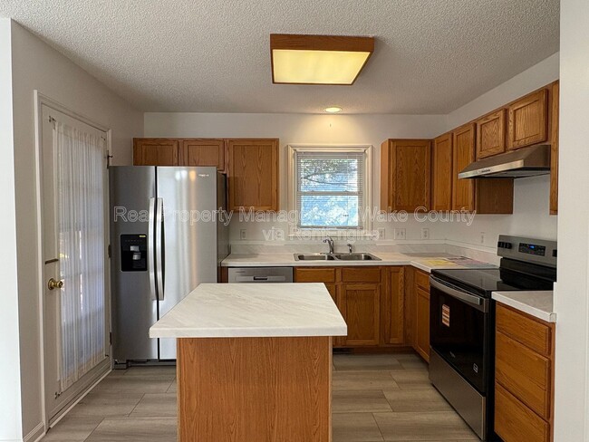 Foto del edificio - 1811 Kelly Glen Dr