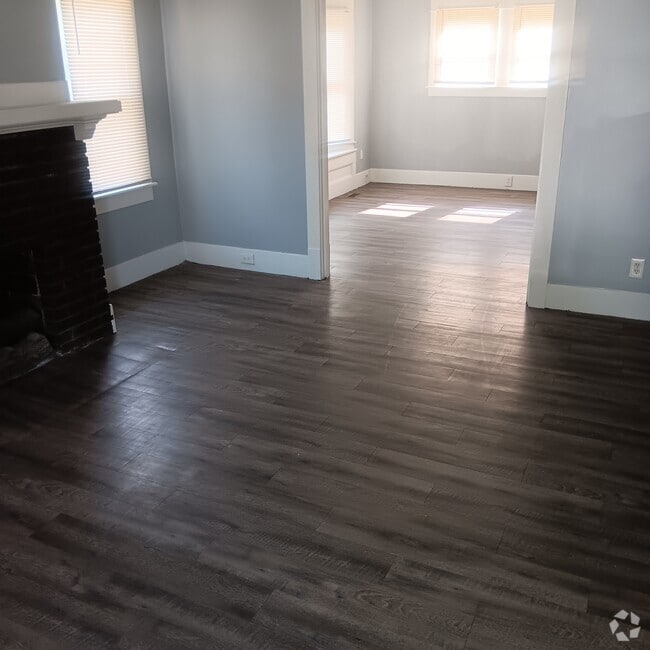 Building Photo - 613 N 39th St
