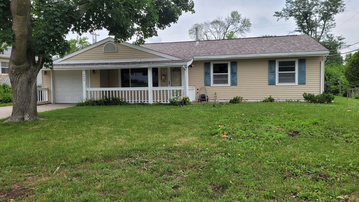 Primary Photo - Recently remodeled 3 bedroom 1.75 bathroom...