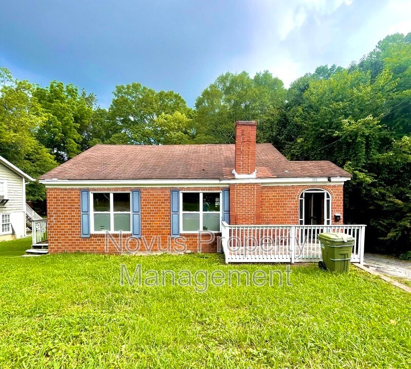 Primary Photo - 308 Austin Ave