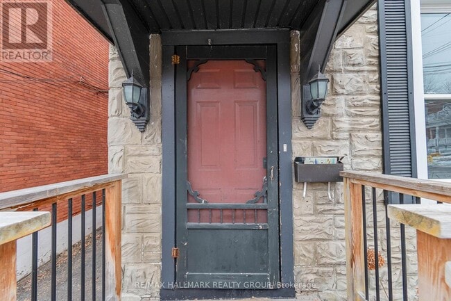 Building Photo - 243 Booth St