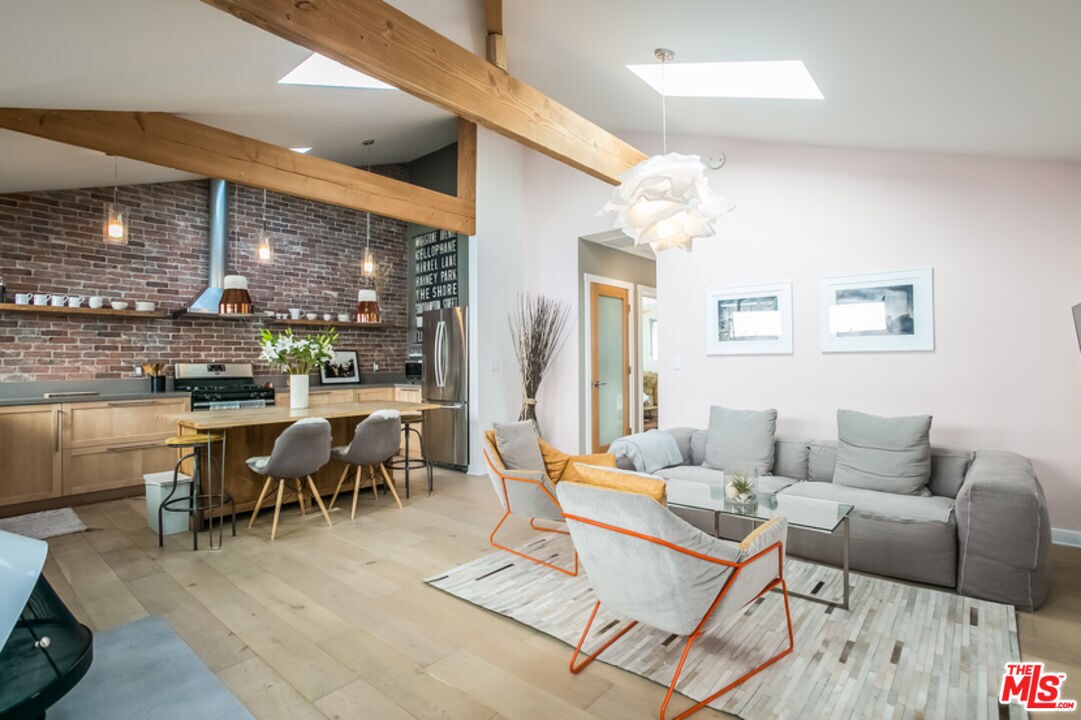 Foto principal - 4088 Redwood Ave