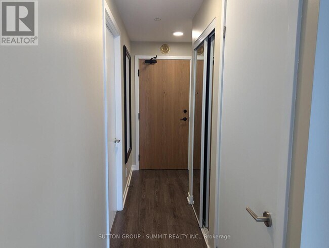 Photo du bâtiment - 7950-7950 Bathurst St