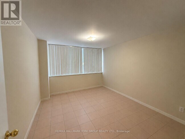 Building Photo - 105 Raglan Ave