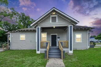 Building Photo - 2102 Gray St