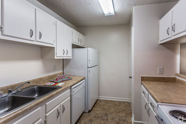 Kitchen - Fox Hill Apartments