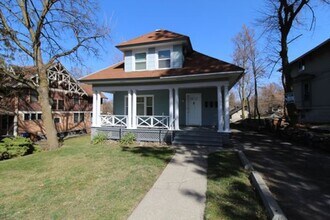 Building Photo - 1004 W 12th Ave
