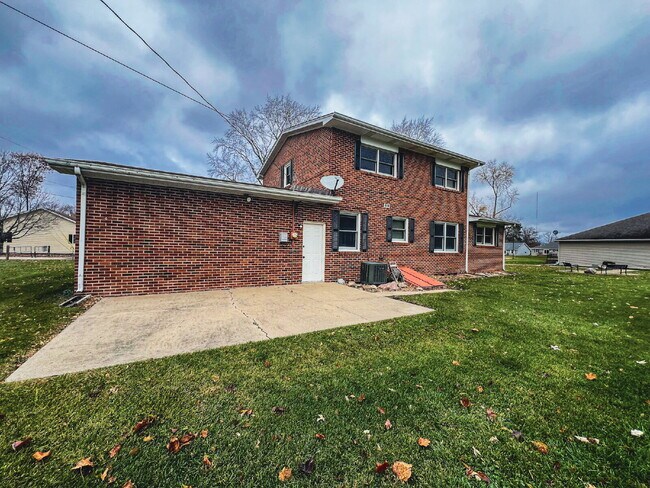 Building Photo - 623 Mason St