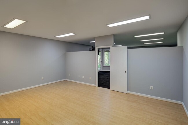 Building Photo - 10011 Avenel Farm Dr