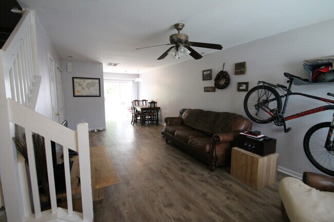Foto del edificio - Exclusively Offered by Muse Realty, LLC