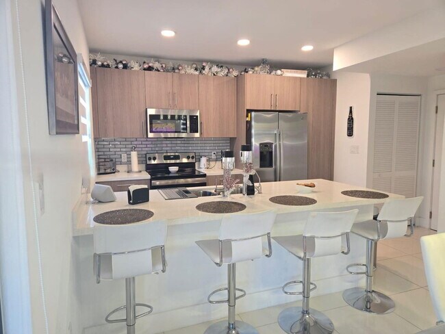 Foto del edificio - Northwest 12th Avenue, Miami, FL 33128 - 5 BR 4.5 BA single-family home