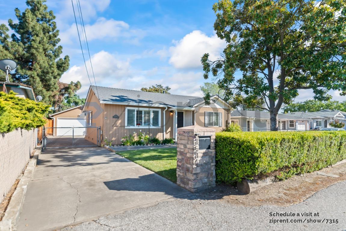 Primary Photo - 3534 E Hills Dr