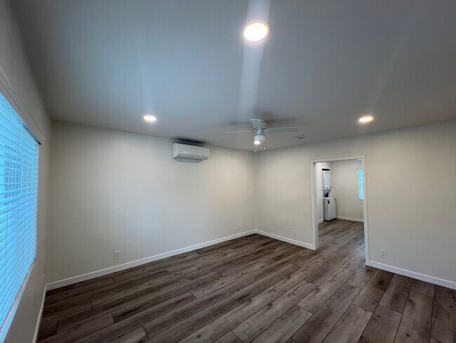 Foto del edificio - 4448 W 165th St