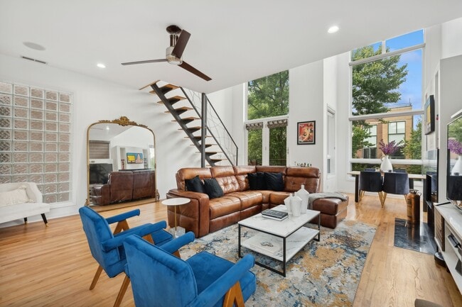 Foto del edificio - 885 N Hermitage Ave