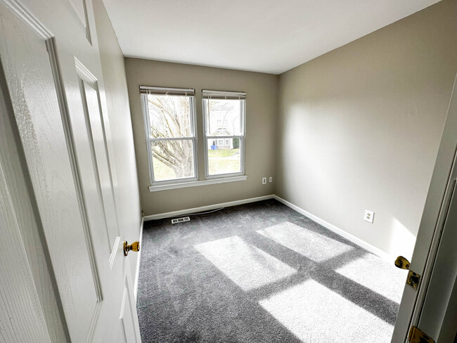 Building Photo - 1722 Wilcox Ln