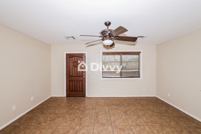 Building Photo - 2125 E Sweetwater Ave