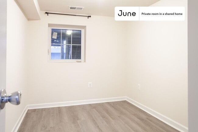 Building Photo - Room in Shared 4 bed/3.5 bath home