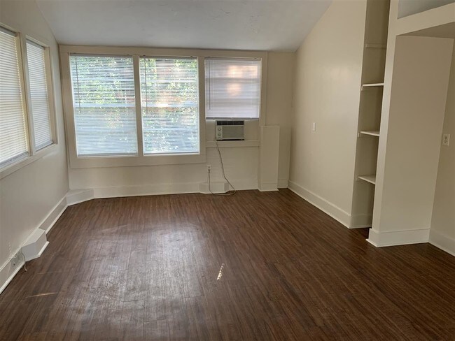 Building Photo - 509 N Gadsden St