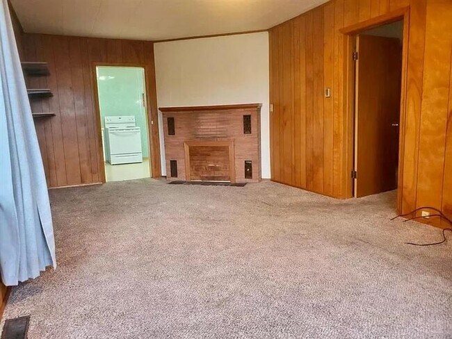 Building Photo - Attic 3rd bedroom converted to storage /of...