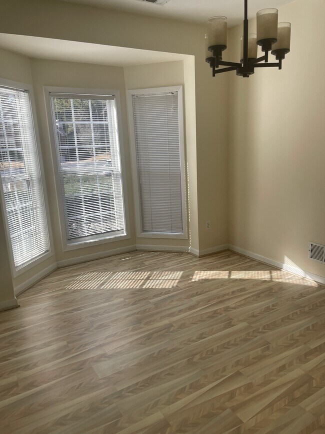 Foto del edificio - 11080 Kimball Crest Dr