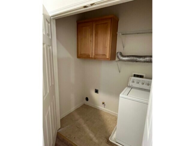 Building Photo - 4-Bedroom, 2.5 Bath