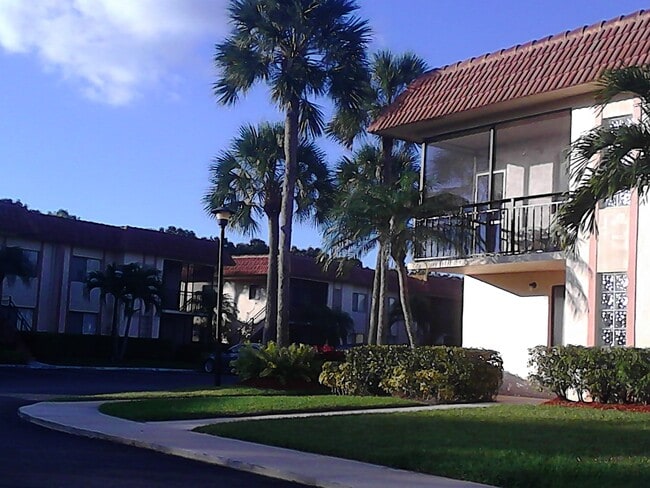 Building Photo - 357 Lakeview Dr