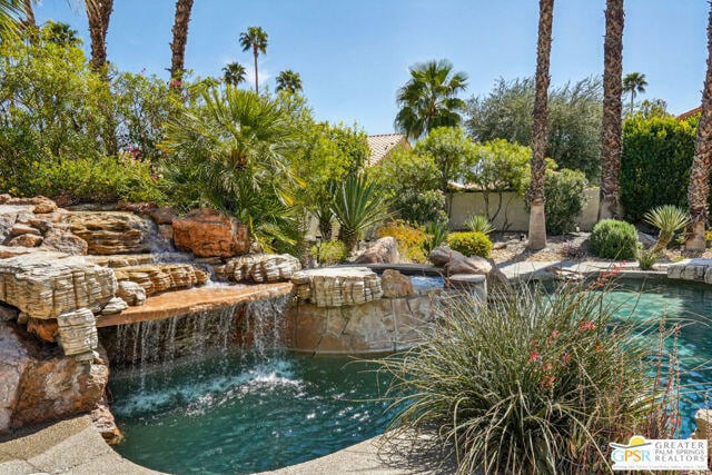Building Photo - 364 Oakmont Dr