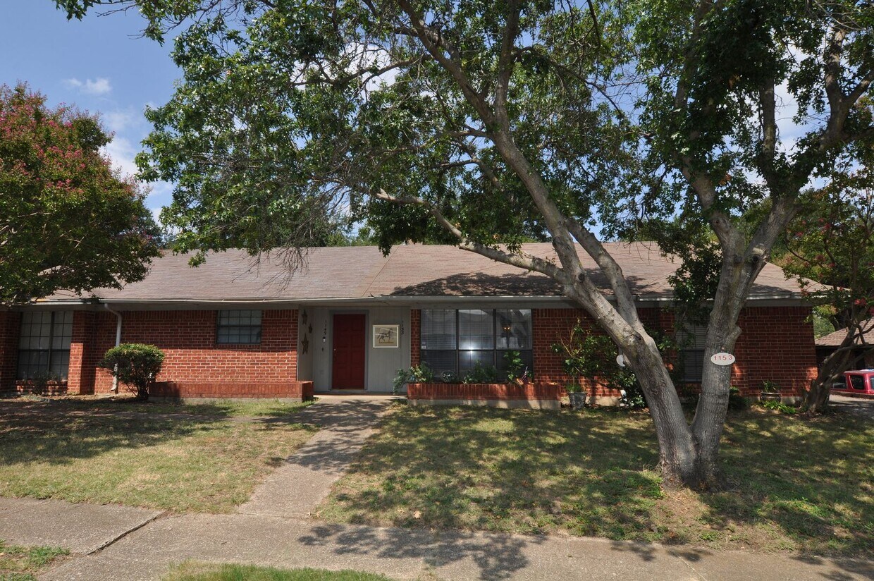 Foto principal - 1153 Highpoint Rd