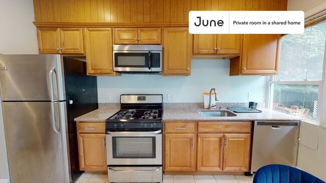 Building Photo - Room in Shared 3 bed/1 bath home