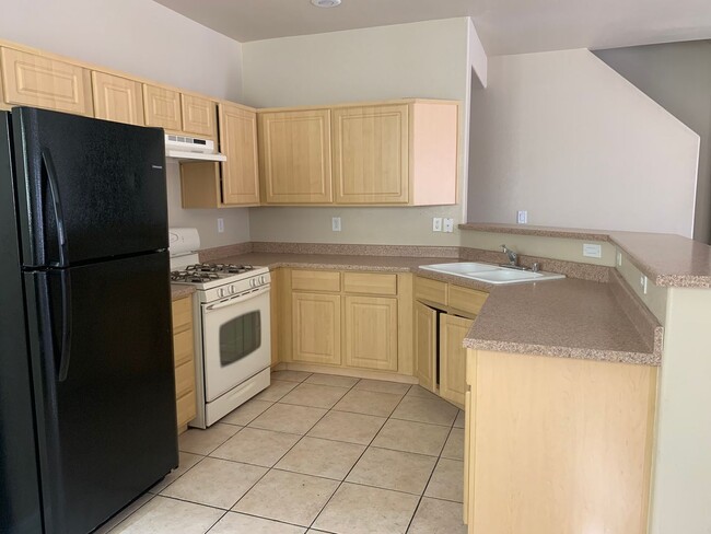Building Photo - Two Bedroom Townhome in Aliante