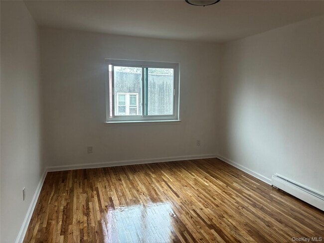 Foto del edificio - 654 Hegeman Ave