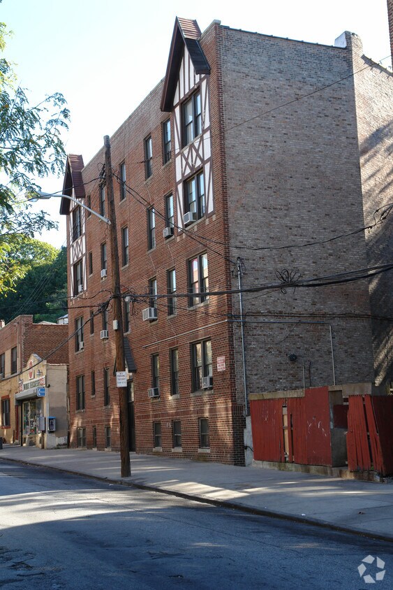 Primary Photo - 11 Coyle Pl