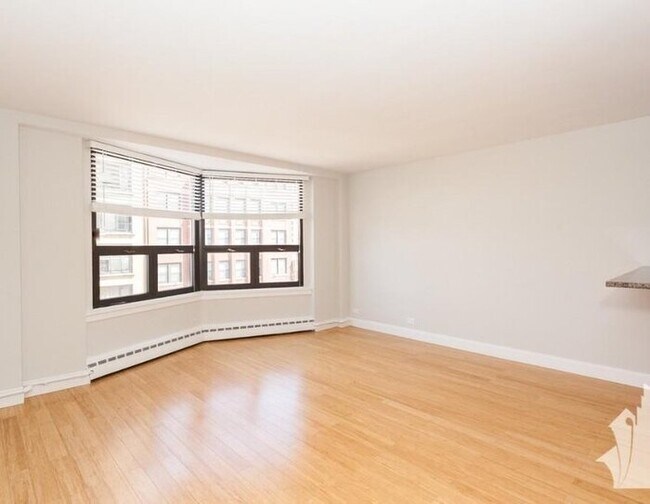 Building Photo - Fantastic 1 Bedroom Apartment in Lakeview!