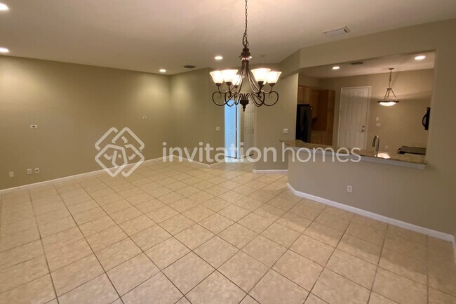 Building Photo - 102 W Prive Cir