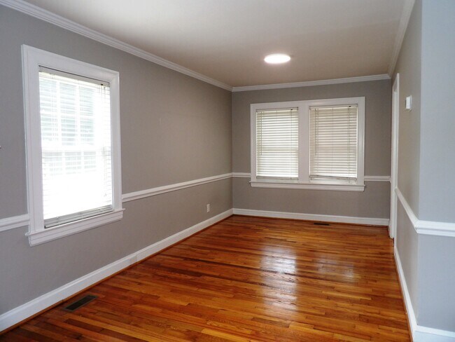 Foto del edificio - 106 Rowe Ave NW
