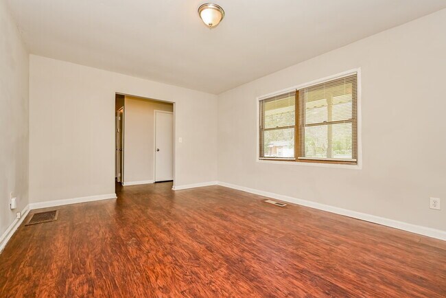 Foto del edificio - 263 Roxbury Dr