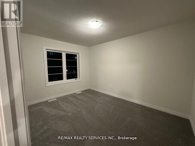 Building Photo - 75 Air Dancer Cres