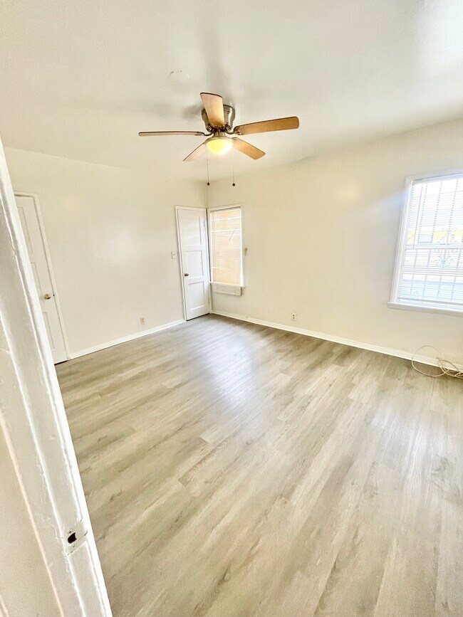 Foto del edificio - 2838 W Vernon Ave